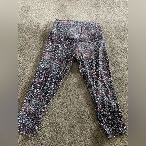 Lululemon women’s cropped leggings
